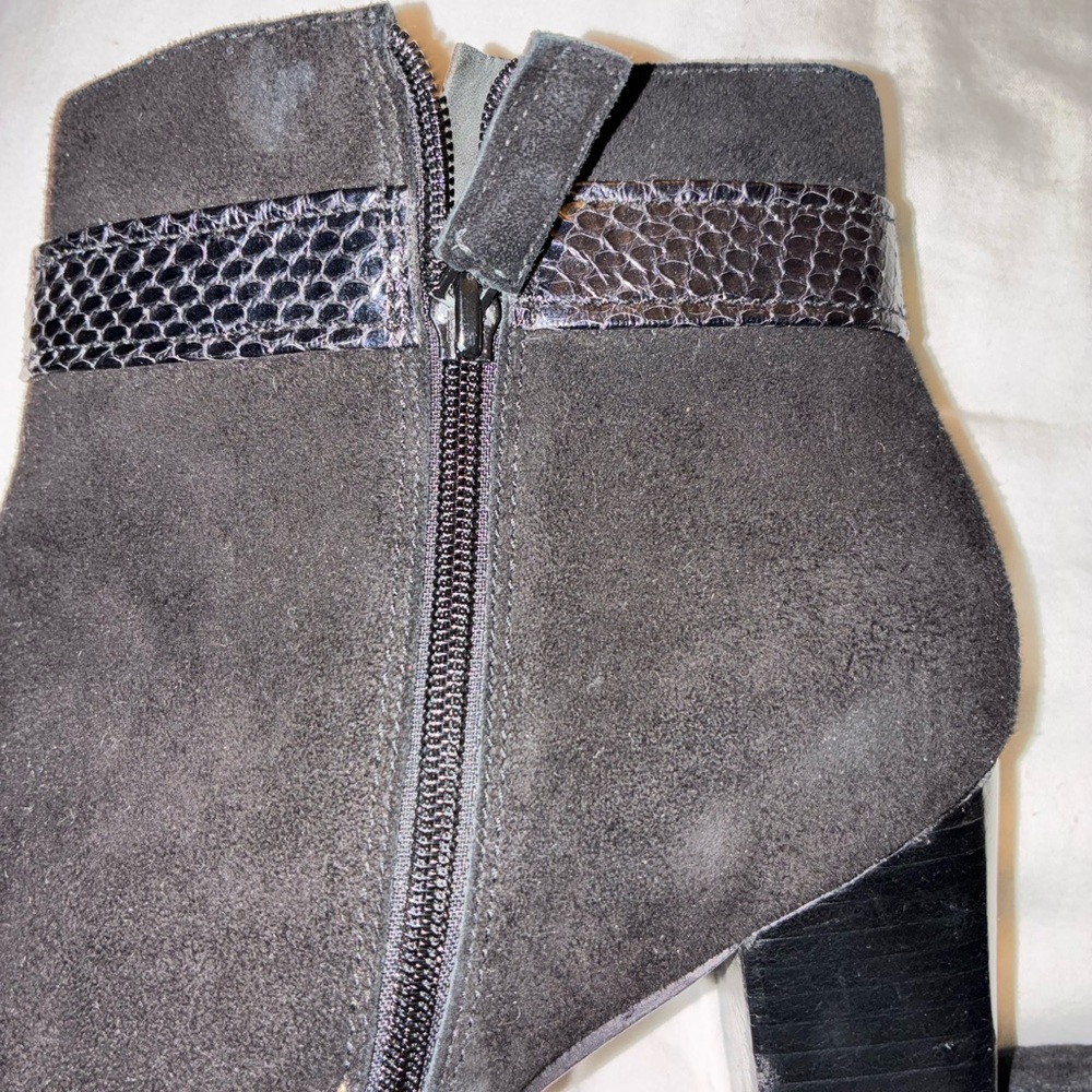 Via Spiga 8 Black Suede Leather Square Toe Ankle Booties Boots New US Size 10 - Picture 11 of 13